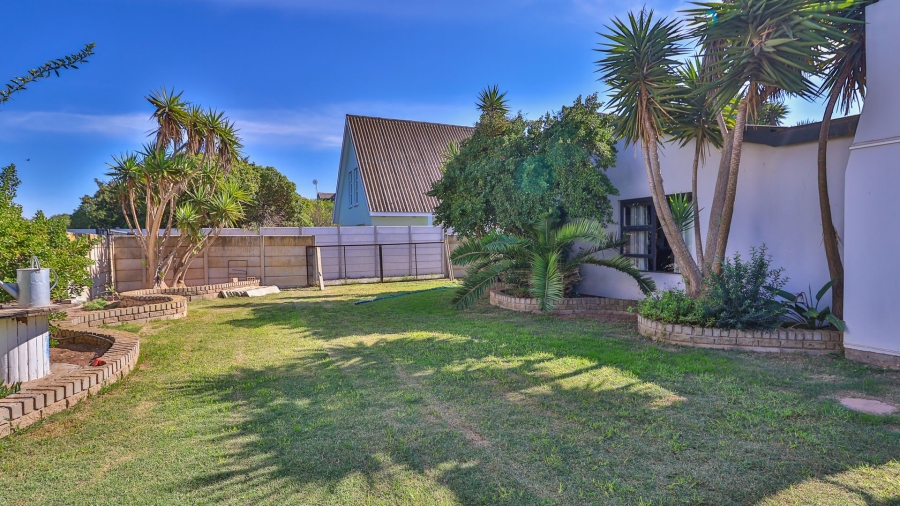 4 Bedroom Property for Sale in Britannia Bay Western Cape